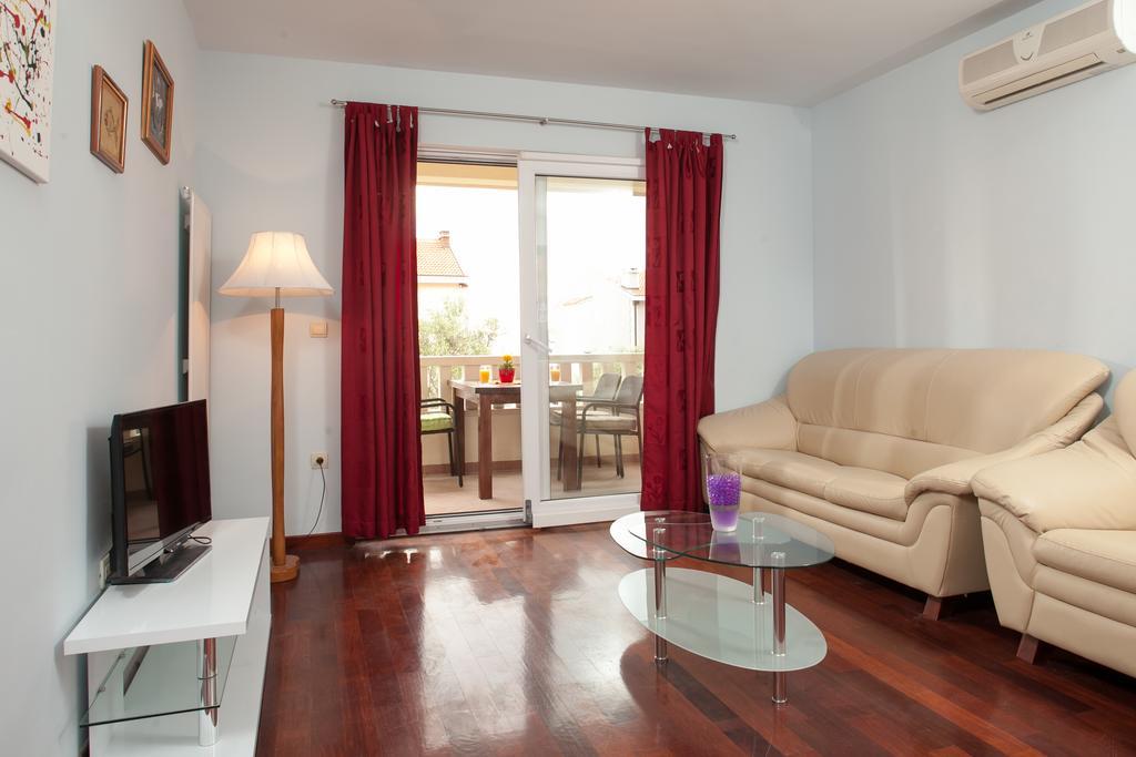 Apartments Tino Makarska Room photo